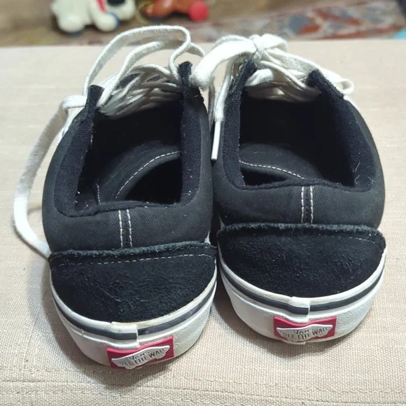 Vans Old Skool Pro skate shoes in a black and white colorway with suede & canvas - Picture 5 of 12